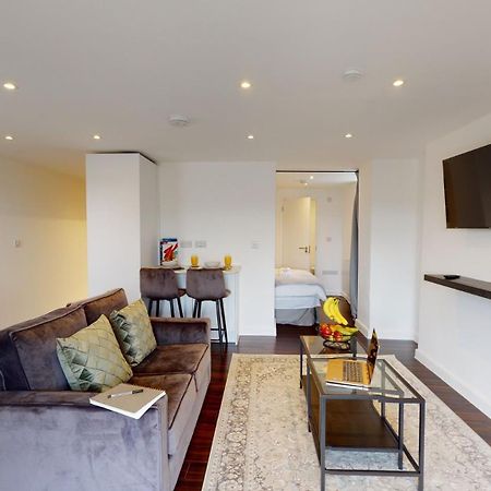 Stylish Apartment W/ Private Garden - Dog Friendly Нюпорт Екстериор снимка